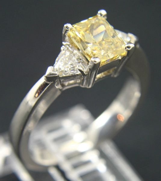 14kt White Gold Canary & Triangle Diamond Ring
