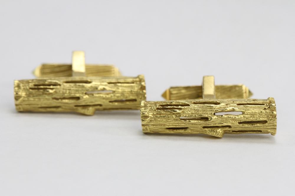 Pair of Signed Cartier 18k Yellow Gold Cufflinks: Pair of signed Cartier 18k yellow gold cufflinks, figural log form, approximately 17 grams TW, 1" W. Provenance: From a Boca Raton, Florida estate. PLEASE NOTE: payment for silver, gold, jewelry, and 
