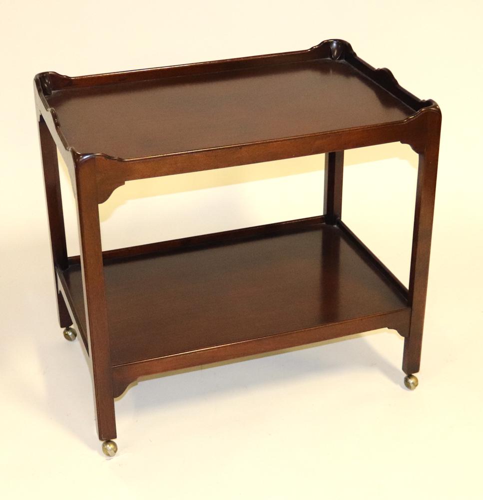 Chippendale Style Mahogany Tea Cart: Chippendale-style mahogany tea cart, 26" H x 30" W x 20" D. Provenance: Estate of Alfreda Rochelle-Thomas, Palm Beach, Florida.