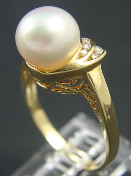 14kt Yellow Gold Pearl and Diamond Ring