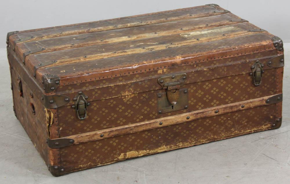 Antique French Aux Etats-Unis Trunk: Antique French Aux Etats-Unis steamer trunk, brass locks, marked 'Paris', 12" x 31" x 20".