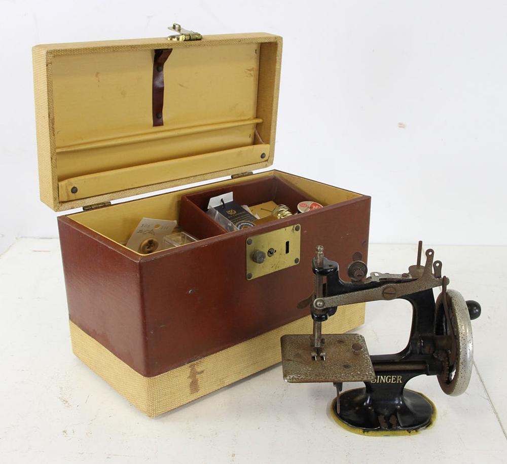 Miniature Singer Sewing Machine: Miniature Singer sewing machine, 6 1/2" H x 7" W x 4" D. Provenance: From a Coronado, California estate.