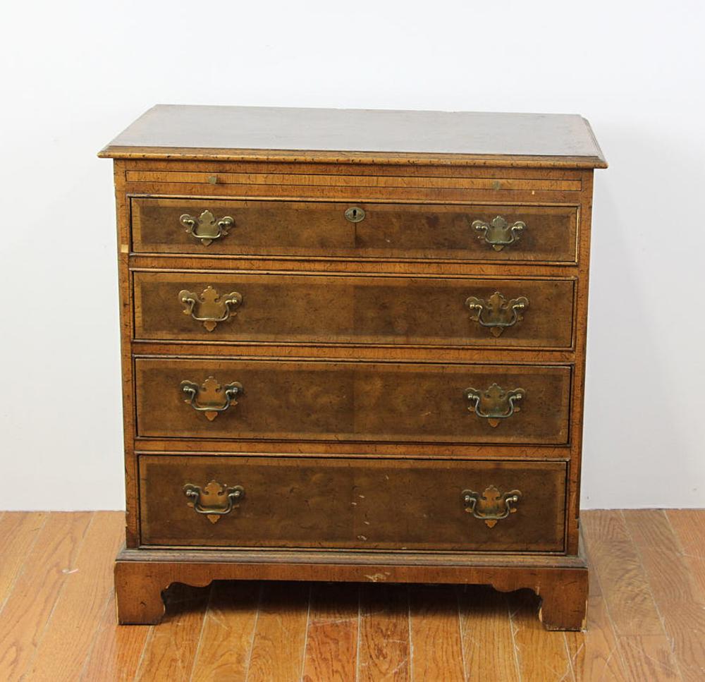 Early Hepplewhite Mahogany Chest: Early Hepplewhite mahogany chest.
