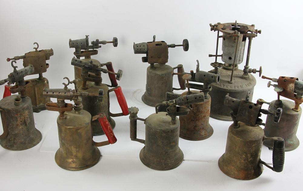 Copper Pots, Kettle and Brass Blowtorches: Copper pots, kettle and brass blowtorches, eleven (11) pieces total. Provenance: From an Everett, Massachusetts estate.