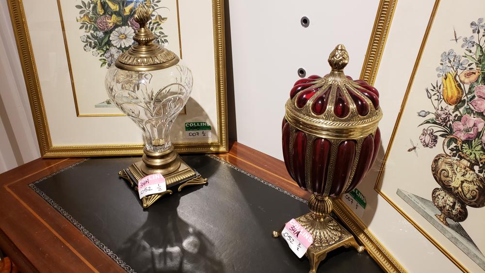 Ruby glass center piece covered vase, H17",  with a (1 of 1)