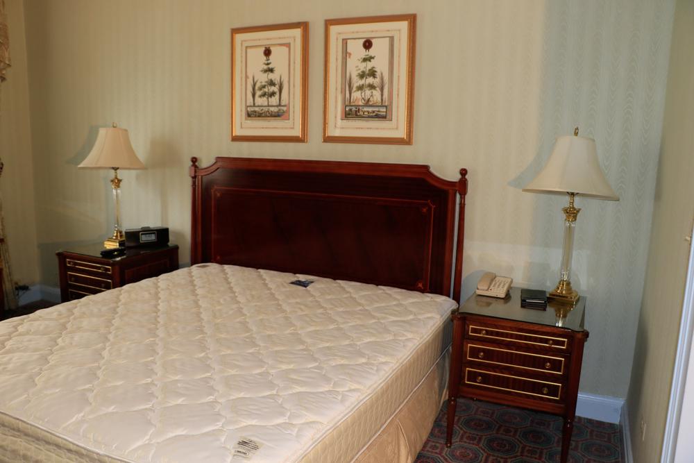 Pair of mahogany stands with Bedroom suite - Regency (1 of 1)