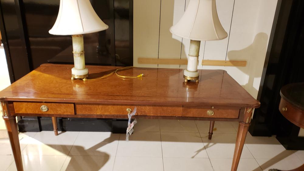 2 onyx lamps: Saudi Arabian Suite: 2 onyx lamps