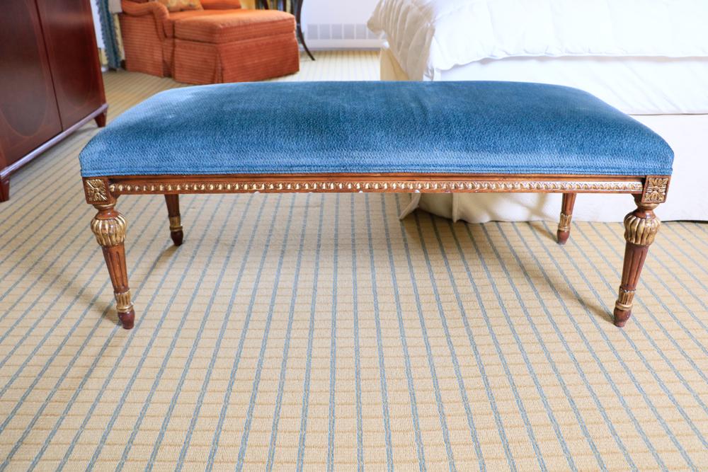 French style carved boudoir bench with gilt decorations (1 of 1)