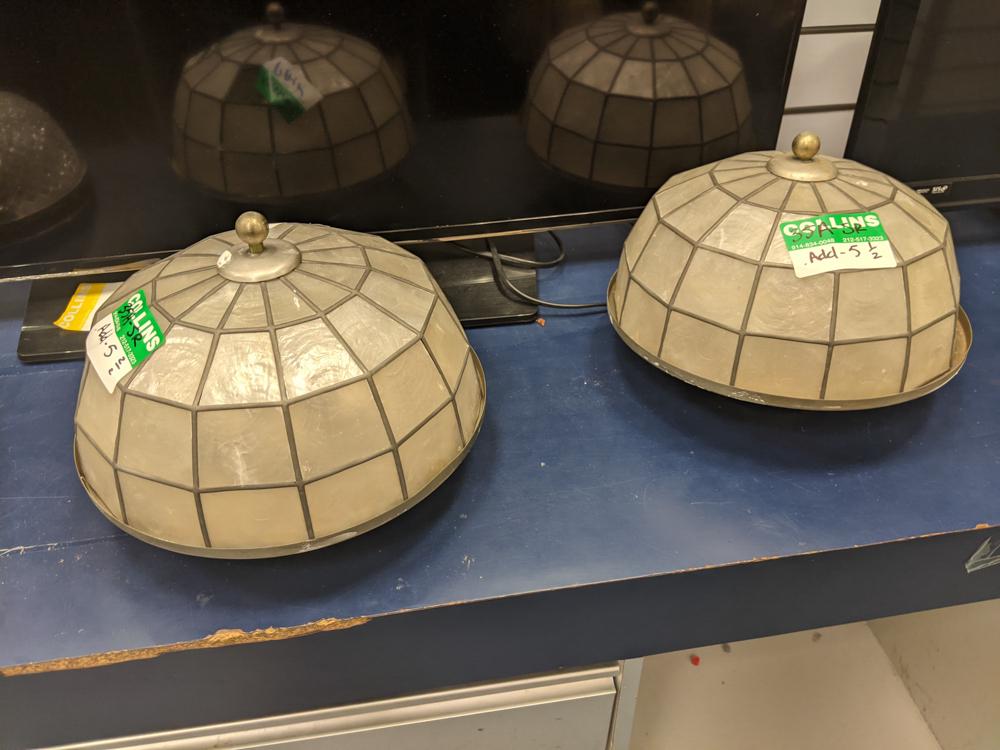 2 Light fixtures with frosted glass (pane missing from (1 of 1)