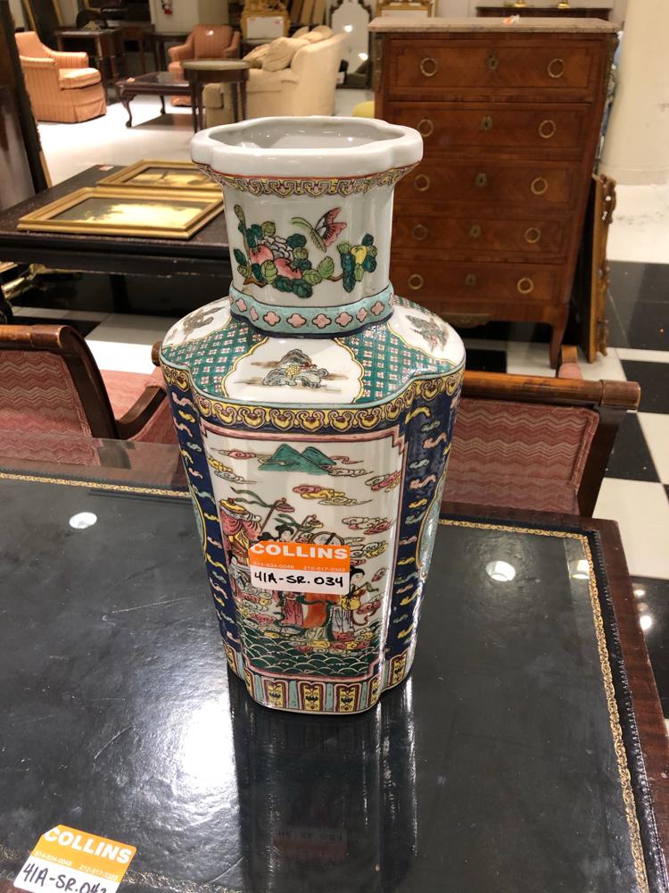 Pair of Chinese Rose Mandarin/Medallion porcelain (1 of 1)