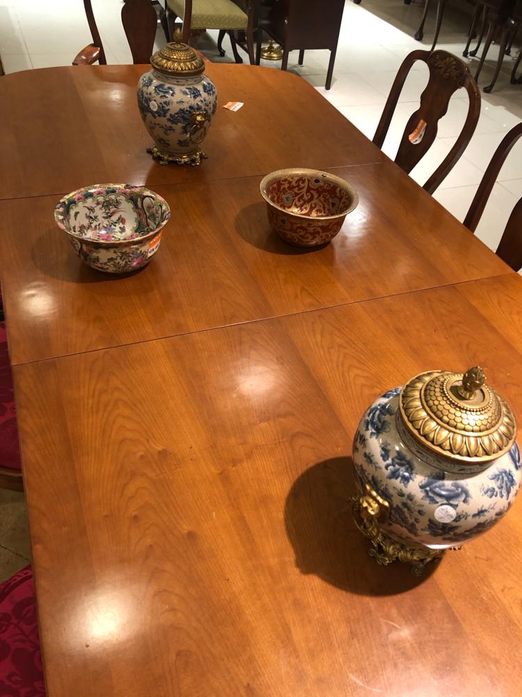 Lot of 2 Chinese style bowls, and 2 ginger jars with (1 of 1)