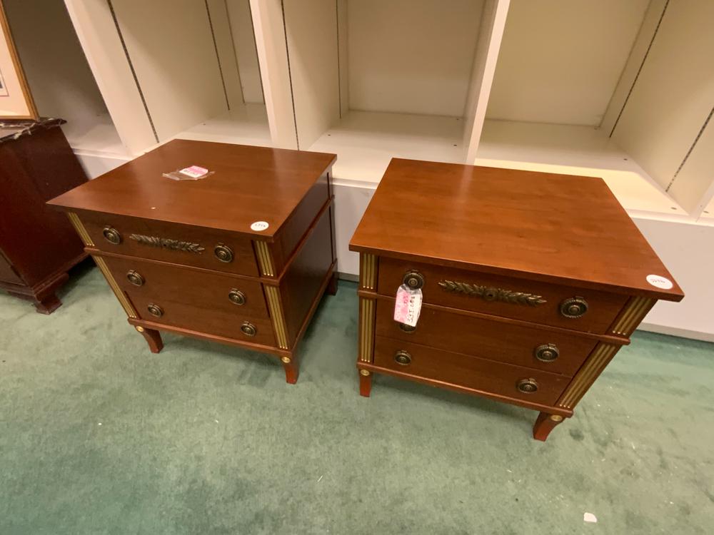 Lot of 2 mahogany end tables, 24x20x24 (1 of 1)