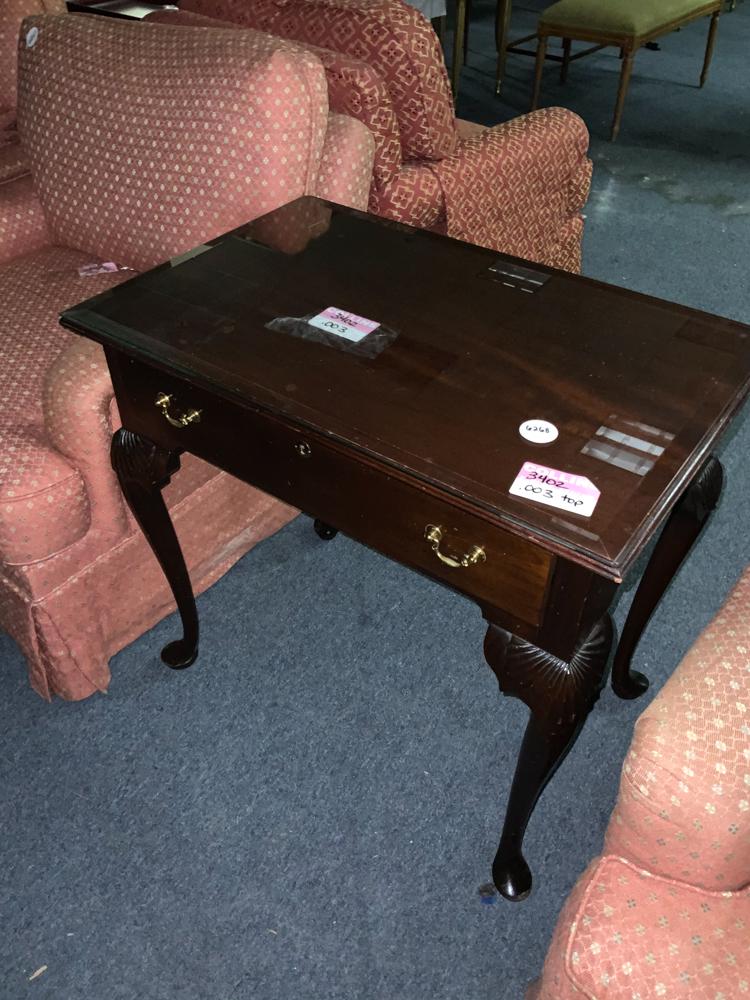 Lot of 2 Chippendale end tables (1 of 1)