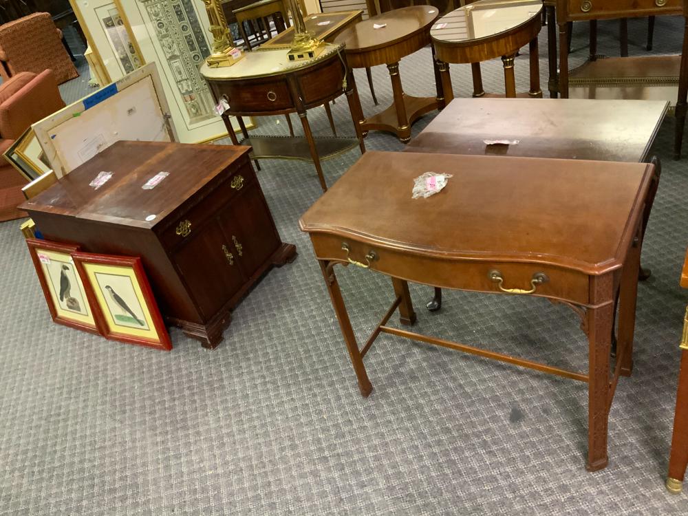 Lot of 4 occasional tables (1 of 1)