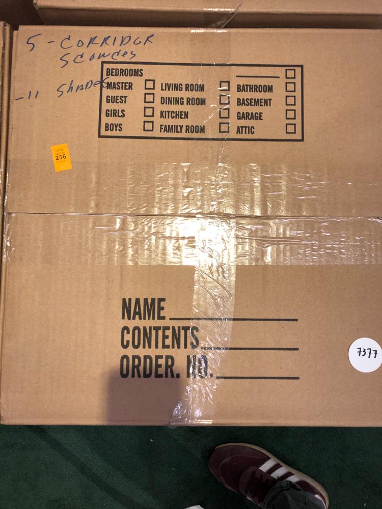 Lot 5 Brass swag and assorted wall sconces, conditions (1 of 1)