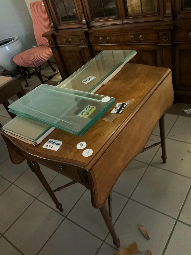 Regency Style Mahogany Pembroke Table (1 of 1)