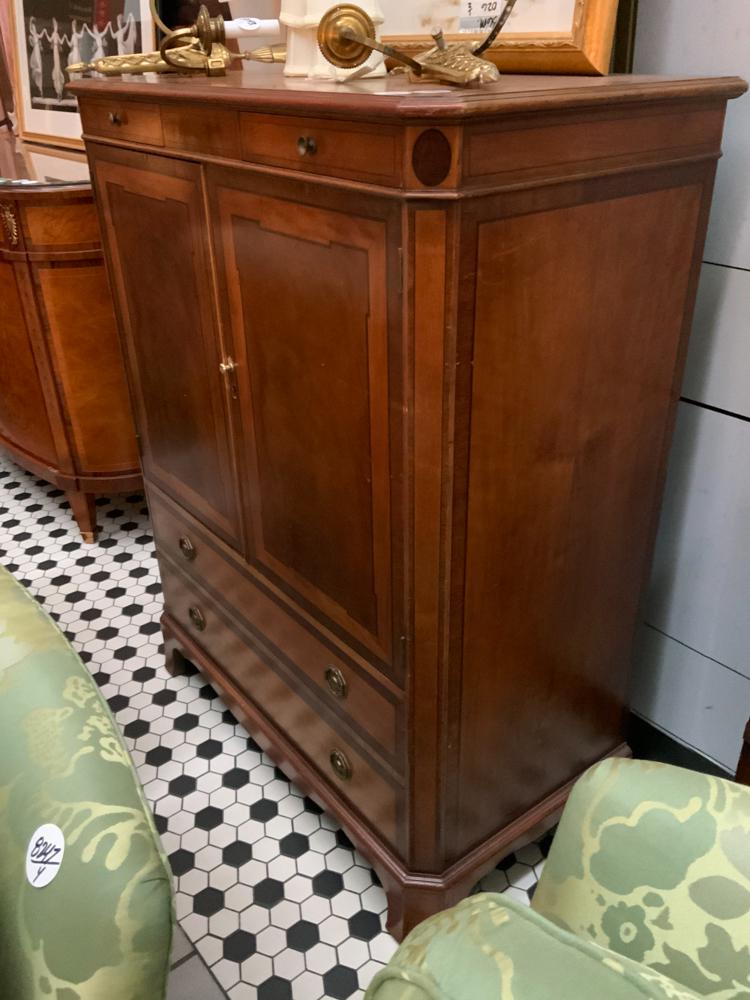 Hepplewhite Style Chifforobe: Hepplewhite-style chifforobe with drawers, having original Waldorf Astoria label.