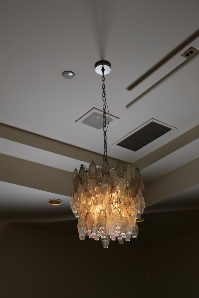 Italian mid-century poliedri chandelier designed by: Marco Polo Function Room: Italian mid-century poliedri chandelier designed by Carlo Scarpa, 20x20inch (approximately 57inch with chain), with clear, smoked, and pink colors
