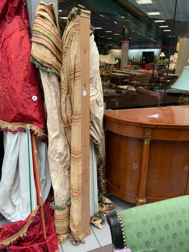 Group of Draperies and Valances (1 of 1)