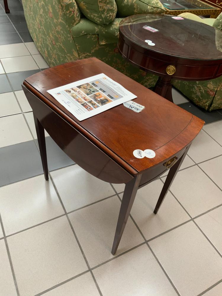 Federal Style Diminutive Drop Leaf Table (1 of 1)