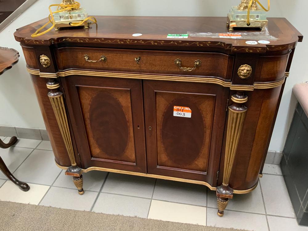 Classical Mahogany Cabinet, Pair of Lamps (1 of 1)
