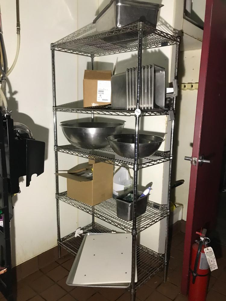 Assorted Track Lighting: Assorted track lighting.