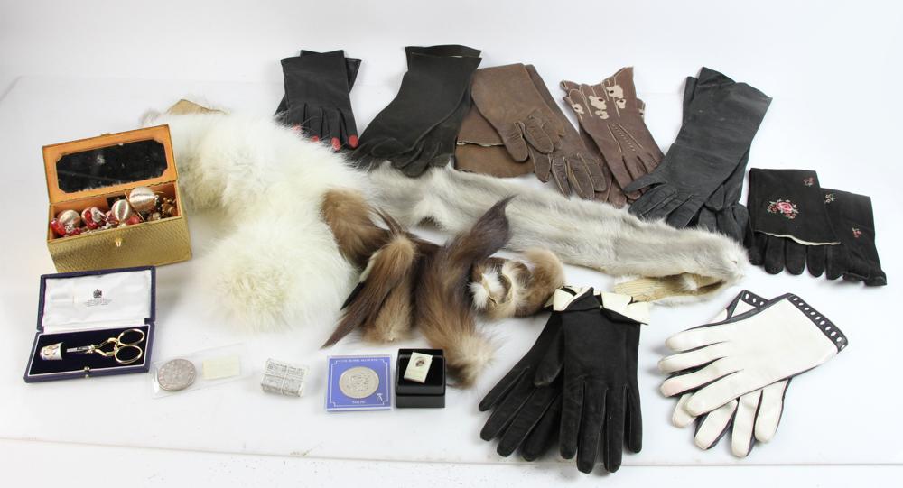 Assorted Old Gloves and Small Bags (1 of 11)