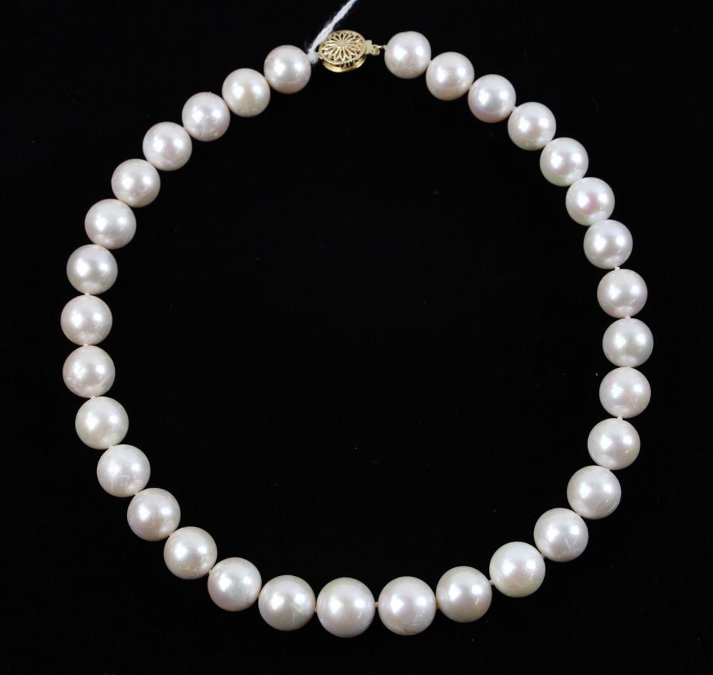 South Sea Graduated Pearl Necklace (1 of 8)