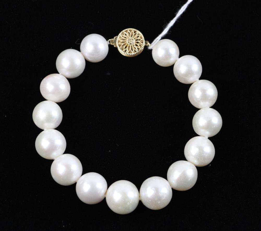 South Sea Pearl Bracelet (1 of 6)