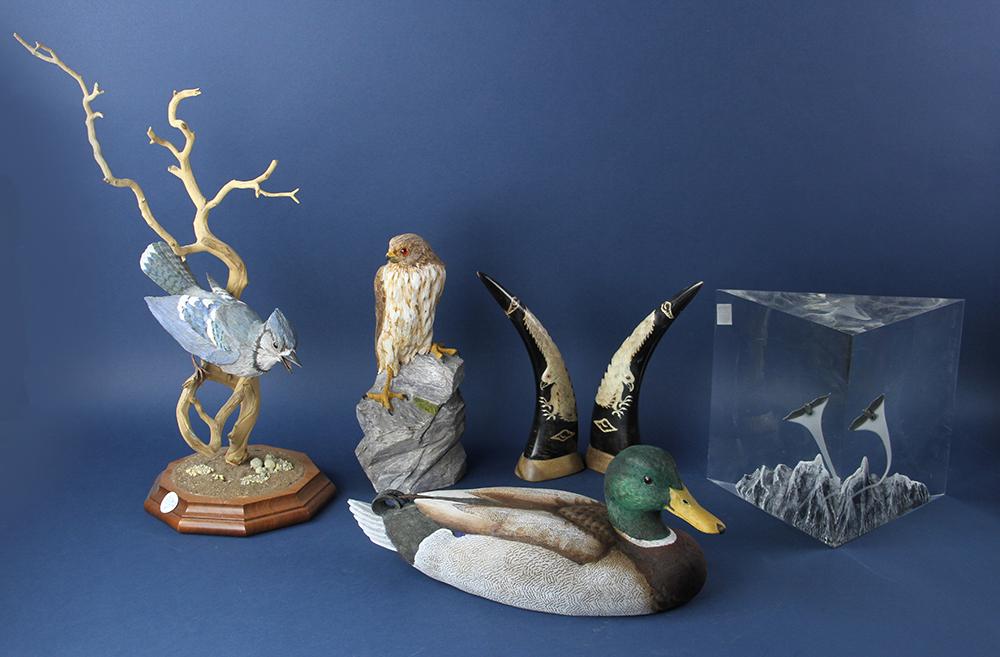 Lot of (6) Decoy, Birds, Plexiglass Sculpture, Horns: Lot of (6) to include: carved decoy and birds with plexiglass sculpture 2 carved horns tallest 21". Provenance: The estate of Warren "Pete" Musser, chairman of the Musser Group and founder of Safeguar