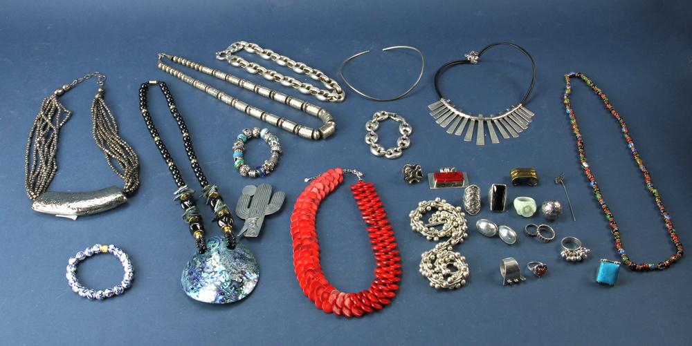 Costume Jewelry Lot: Costume jewelry lot. PLEASE NOTE: payment for silver, gold, jewelry, and coins must be made via PayPal, cash, or bank wire transfer ONLY. Provenance: Estate of Carol Z. Stone.