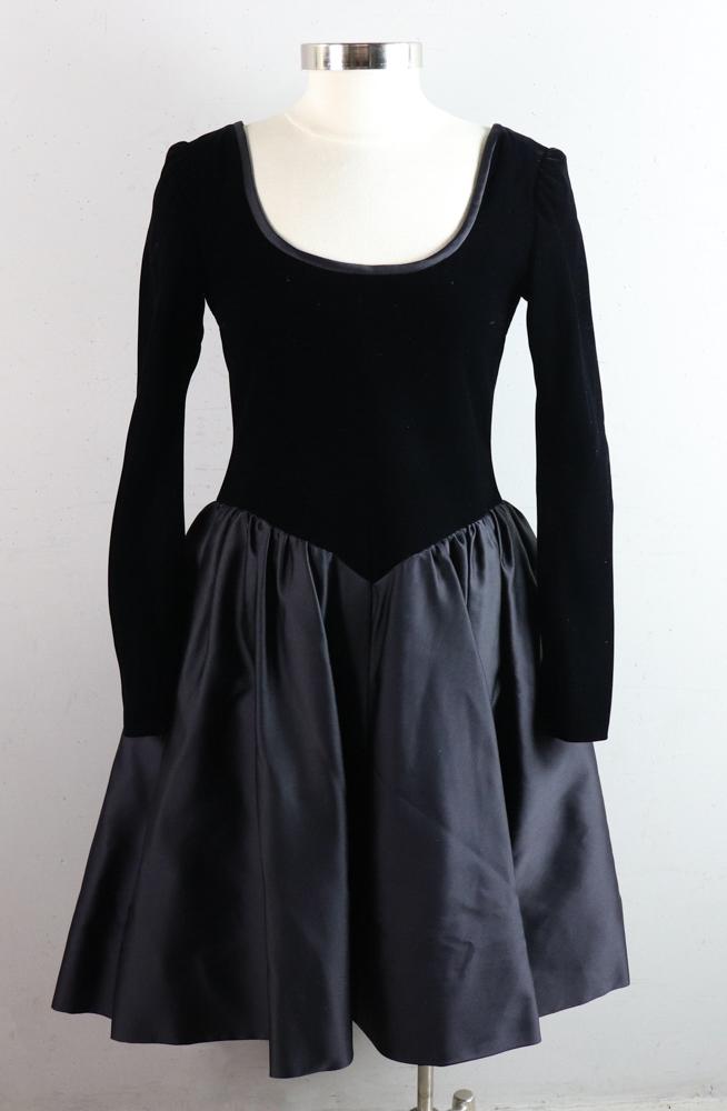 Yves saint laurent evening cheap caftan in black silk velvet