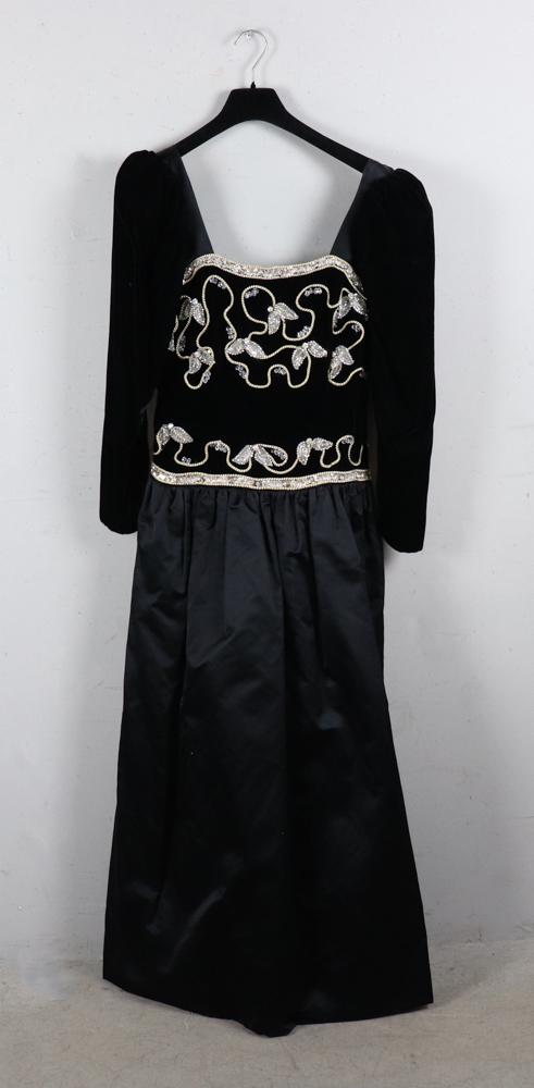 Givenchy Boutique Black Velvet Gown (1 of 3)