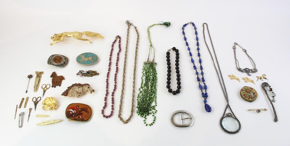 Vintage Pins and Necklaces (1 of 11)