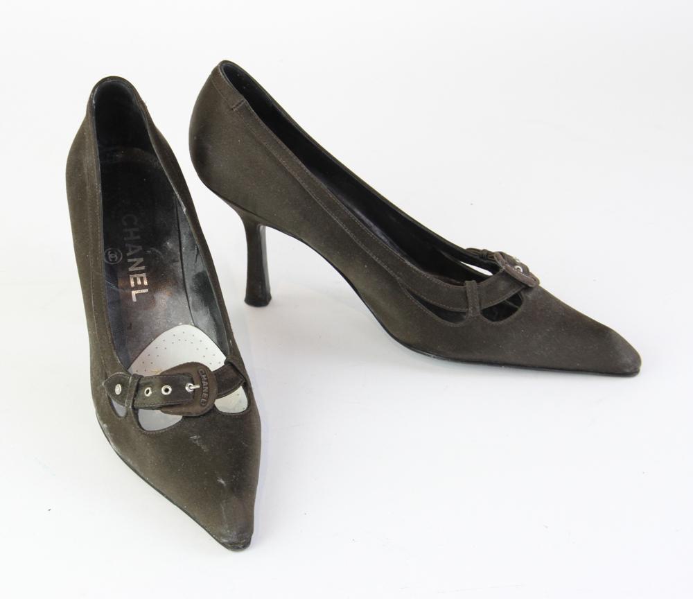 Ladies Chanel Pumps (1 of 6)
