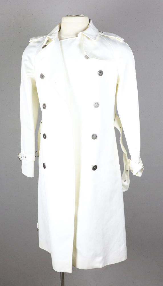 Burberry White Classic Trenchcoat (1 of 5)