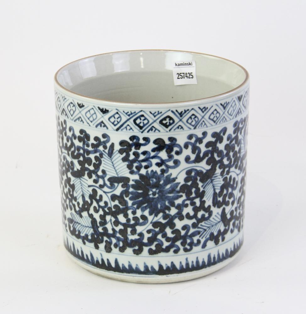 Old Chinese Blue and White Brush Pot: Old Chinese blue and white brush pot, 7" x 7 1/2". Good condition. Provenance: West Palm Beach, Florida estate.
