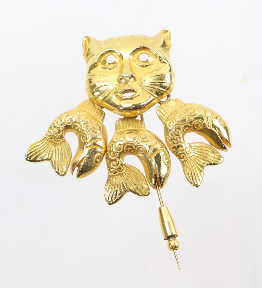 Isabel Canovas Pin: Isabel Canovas pin.