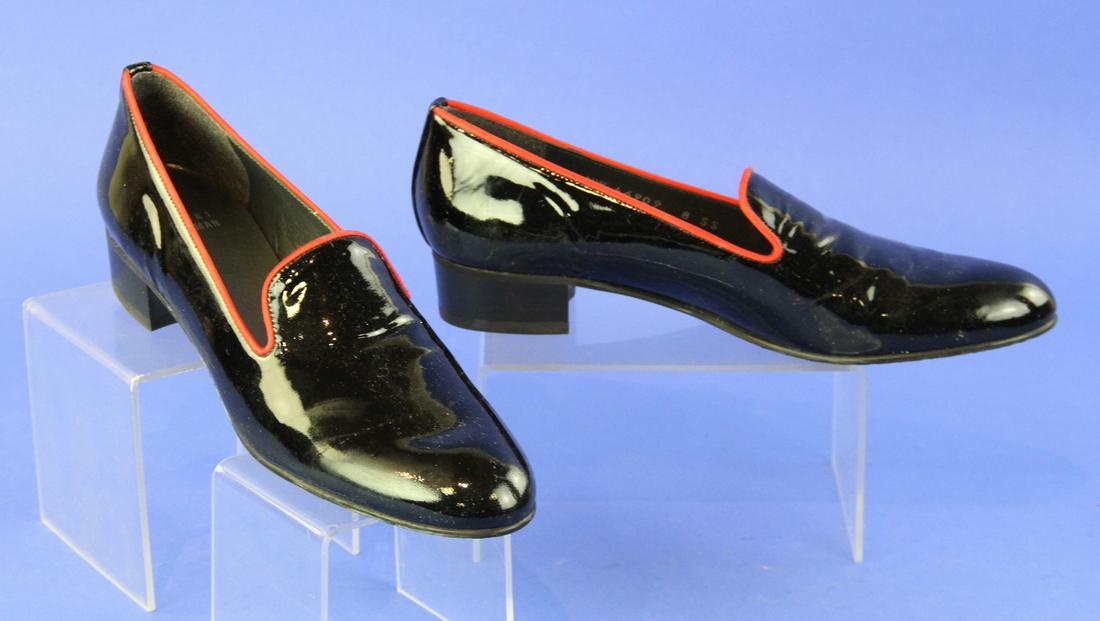 Stuart Weitzman Narrow Loafers: Stuart Weitzman loafers, size 8 narrow.