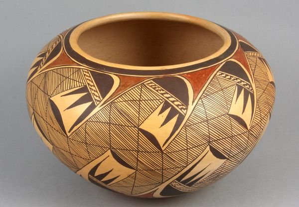 Signed 'Priscilla Nansigna' Navajo Indian pot: Navajo Indian pot, 5 1/4" h. x 7 1/2" diam., signed 'Priscilla Nansinga', good condition. Provenance: Robert O. Peterson Estate, San Diego, CA.