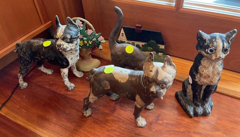 Collection of Vintage Cast Iron Door Stops (1 of 2)