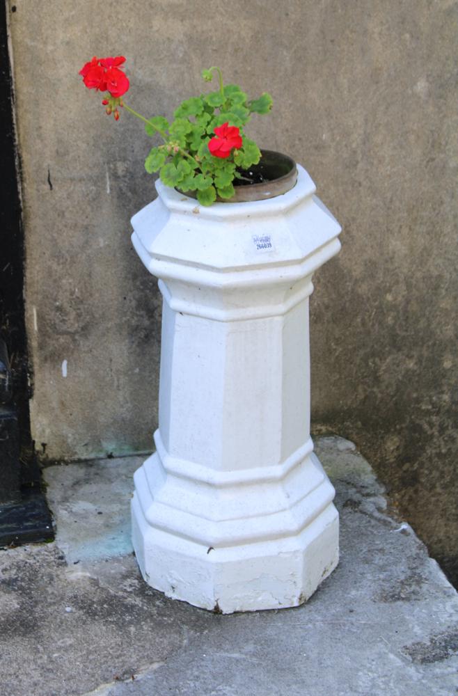 Chimney Top Planters and Garden Ornament (1 of 8)