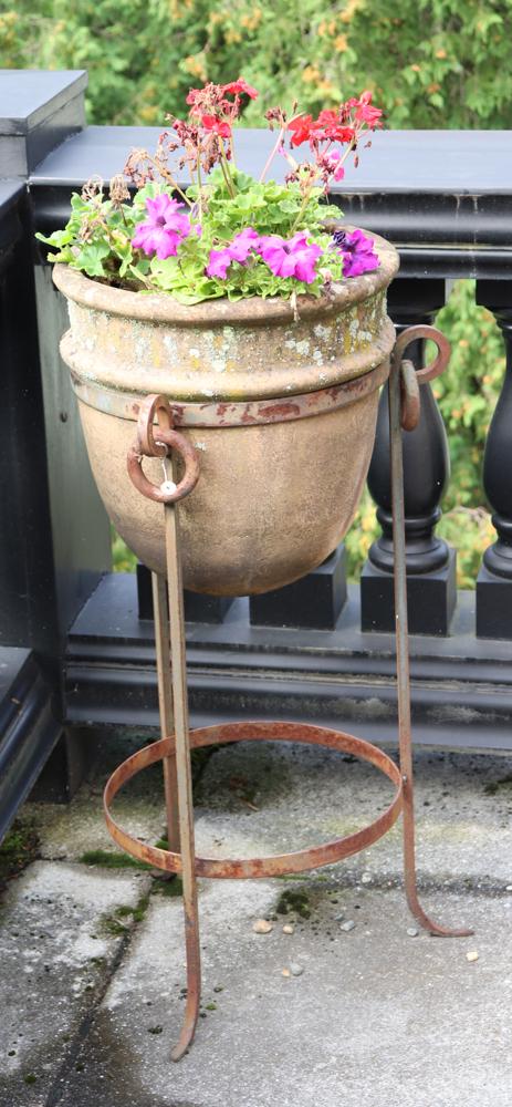 Cement Planter in Fitted Wrought Iron Stand (1 of 5)