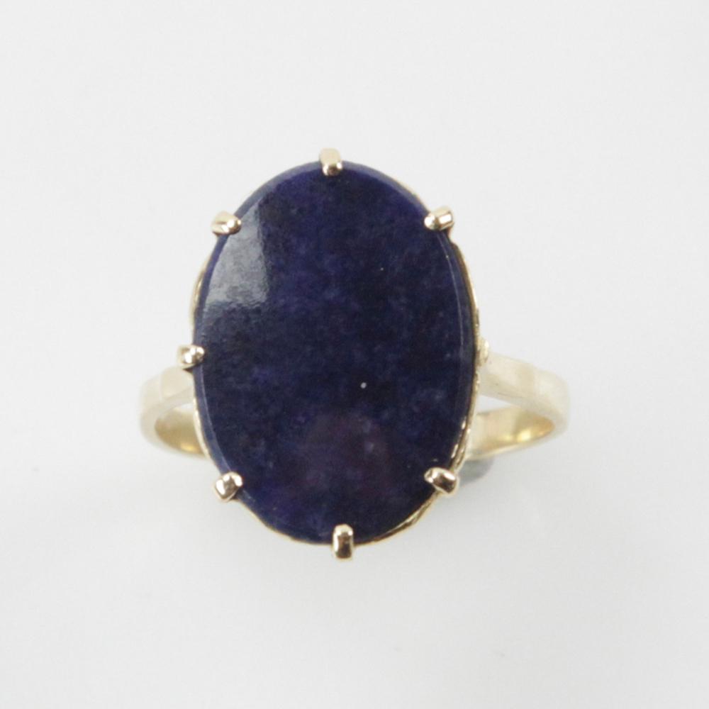 14k Yellow Gold Ring: 14k Yellow gold ring with deep blue stone, possibly lapis; approximately 4 grams TW. (NOTICE: All jewelry including silver, gold, and silver items may only be paid for by Cash, Wire Transfer, or Certi