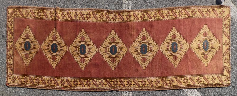 Antique Oushak Rug: Antique Oushak rug, 2' 10" x 8' 11".