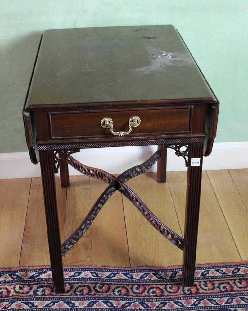 Fine Councill Mahogany Chinese Chippendale Style Table (1 of 7)