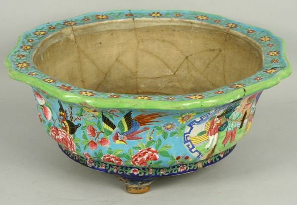 Late 18th/Early 19th C. Chinese Planter: Late 18th/early 19th Century Chinese export rose medallion planter, 6 3/4"h x 15 1/2"w. Minor surface abrasions, numerous old staples.