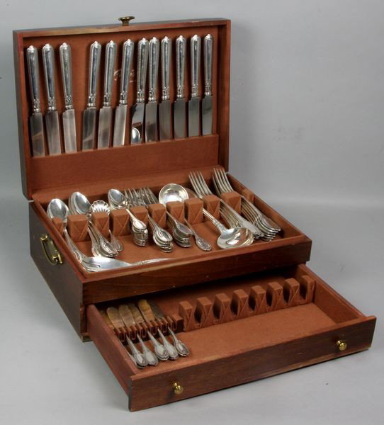 Buccellati Empire Sterling Flatware Set: Buccellati Empire pattern sterling flatware set including twelve (12) knives, twelve (12) forks, twelve (12) butter knives, twelve (12) teaspoons, twelve (12) tablespoons, four (4) large serving piece