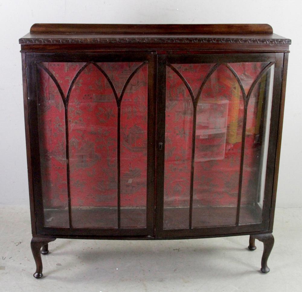 Fine Mahogany Curio Cabinet: Fine mahogany curio cabinet, 48" H x 36" W x 12" D. Provenance: Ft. Lauderdale, Florida estate.