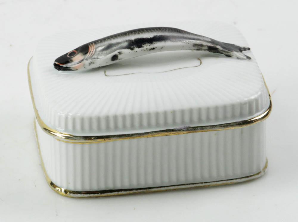 Victoria Austria Sardine Dish with Cover (1 of 9)